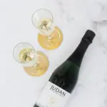 Botella de vino blanco sin alcohol Judan Riesling - nada de alcohol, todo el sabor.